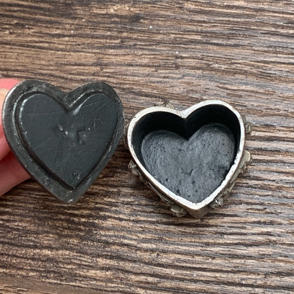 Vintage Y2K Keepsake/Pill Box - Picture 10 of 10